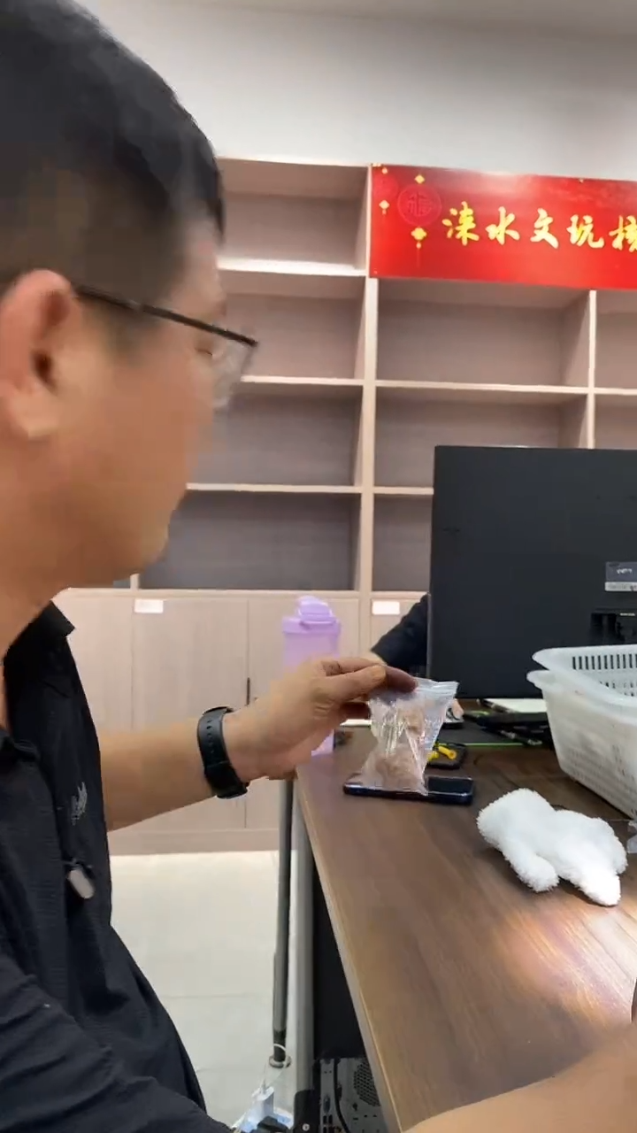 文玩核桃把件张****?2025新果头货全品玉玺三四棱40