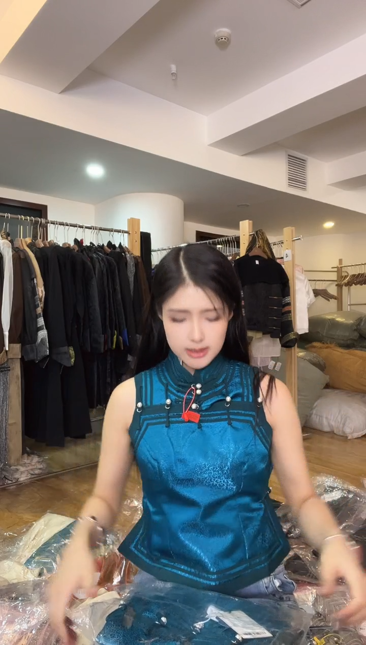 马甲       M码       80-105斤