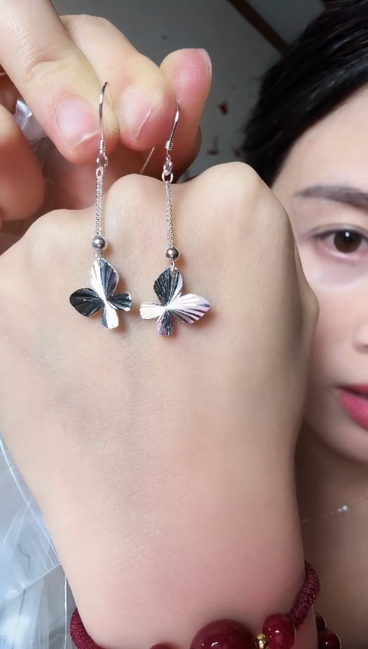 无足银镭射蝴蝶耳环