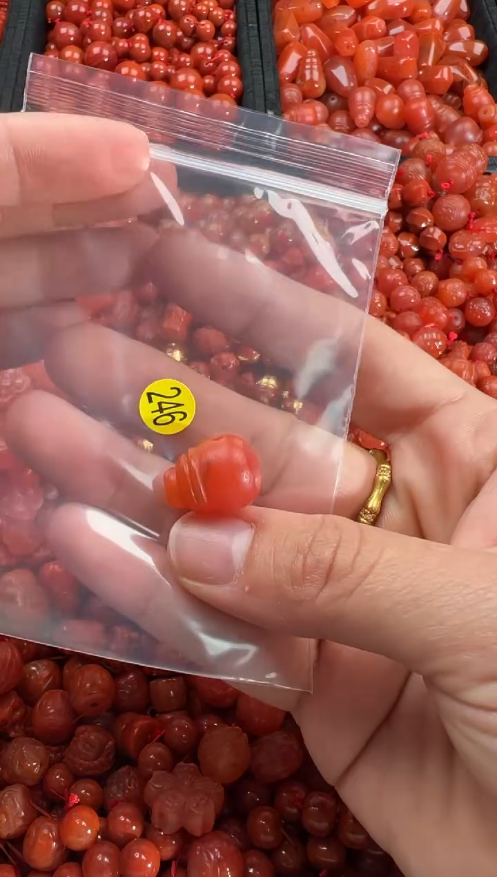 【闪购商品】南红玛瑙颈饰未镶嵌1