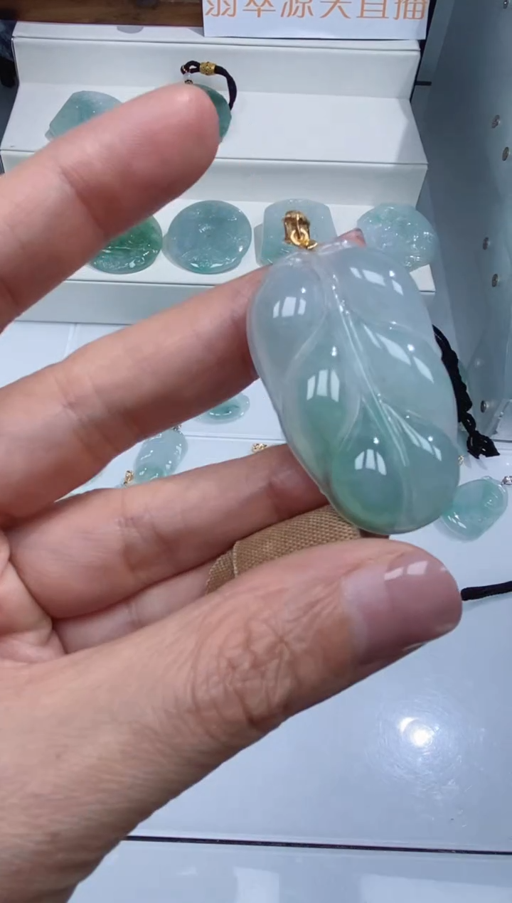 颈饰银S925镶嵌翡翠吊坠