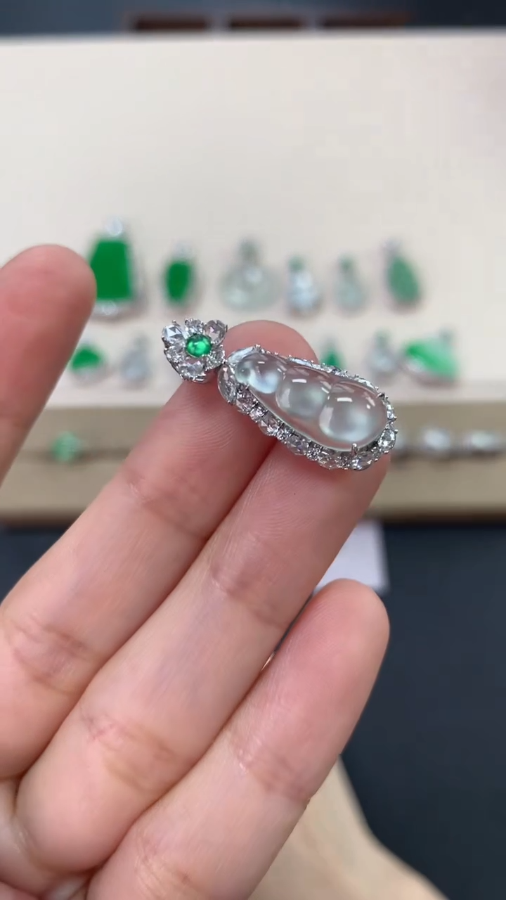 【闪购商品】翡翠18K金镶嵌吊坠(不含链)豆子5500