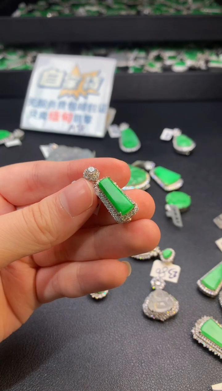 【闪购商品】翡翠颈饰银S925镶嵌翡翠