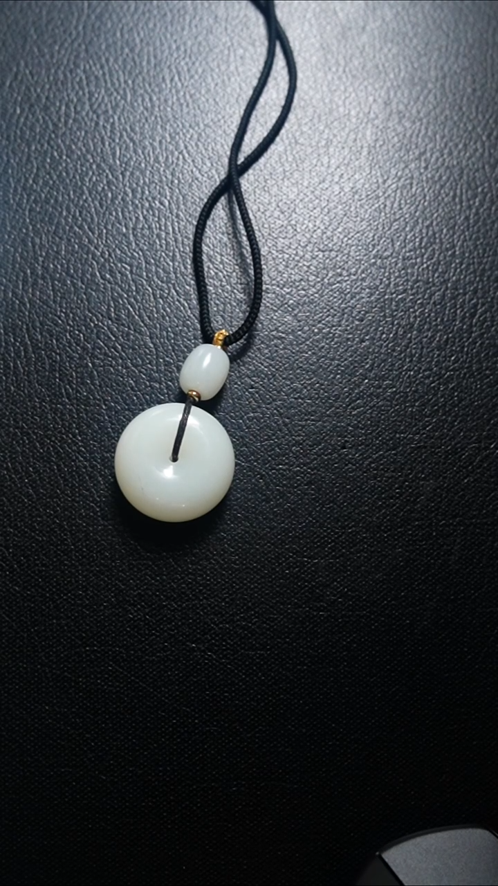 颈饰未镶嵌和田玉平安扣