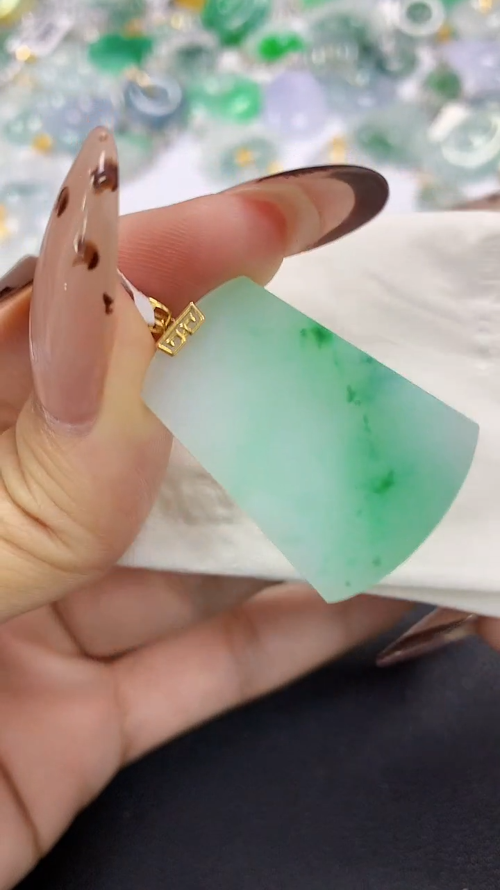 颈饰18K金镶嵌翡翠a货假一赔三支持复检百元上9元证书费自理