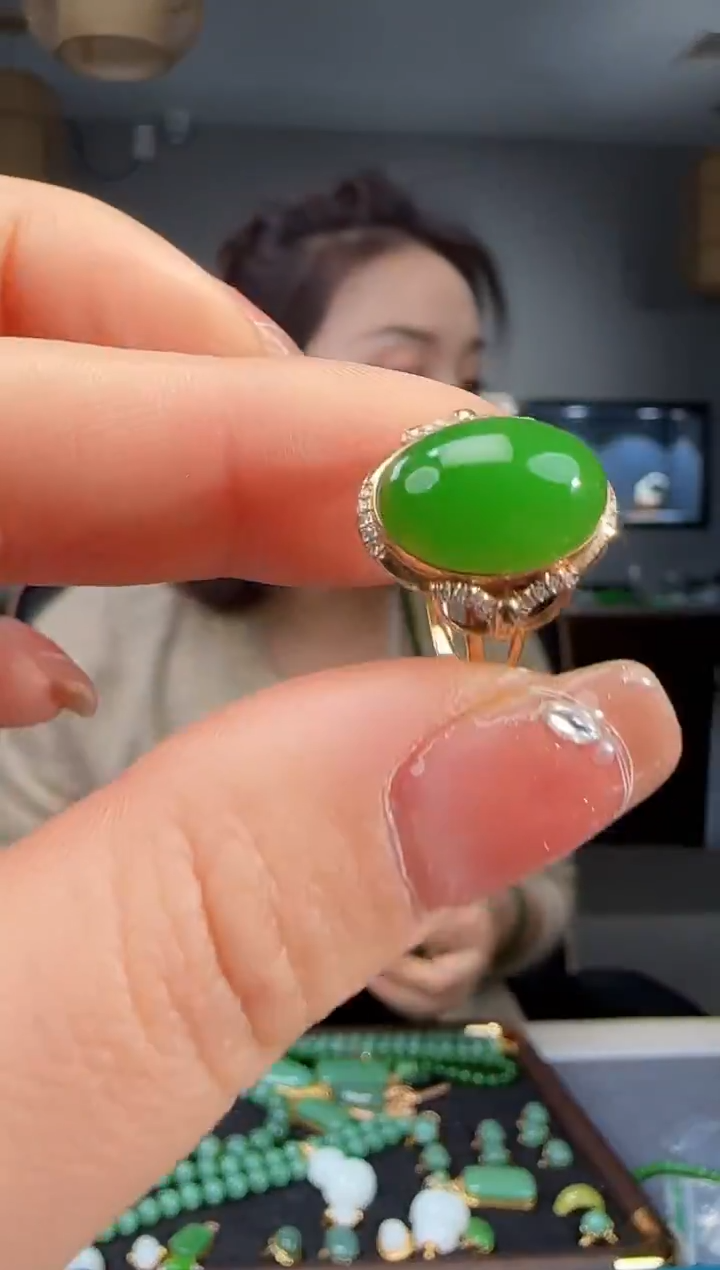 18K金镶嵌戒指和田玉1