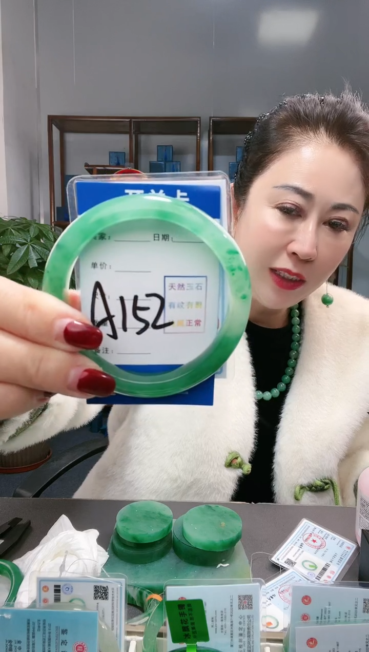 【闪购商品】石英质玉手镯未镶嵌非洲翠