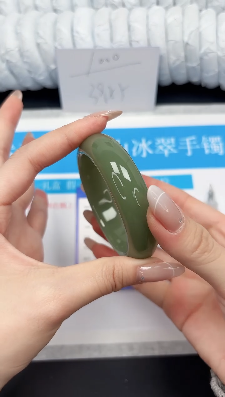 【闪购商品】石英质玉手镯未镶嵌22-60.5