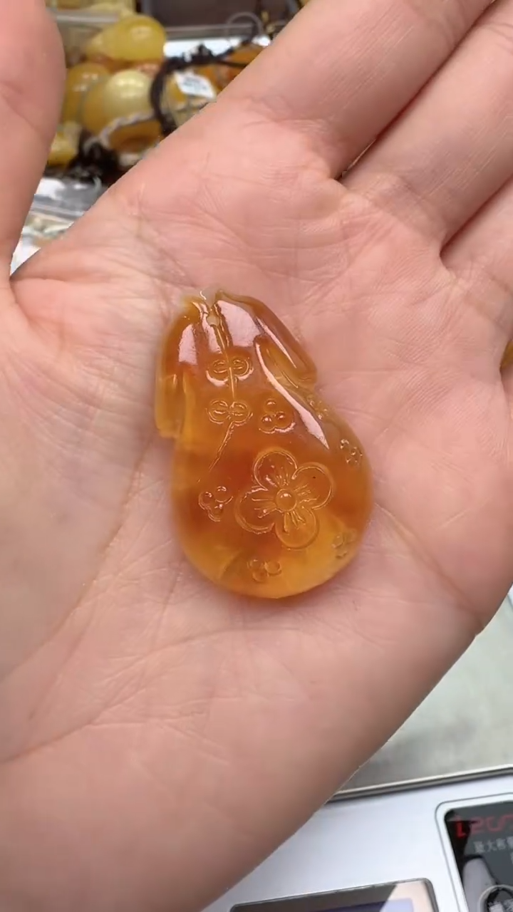 裸石琥珀未镶嵌如图