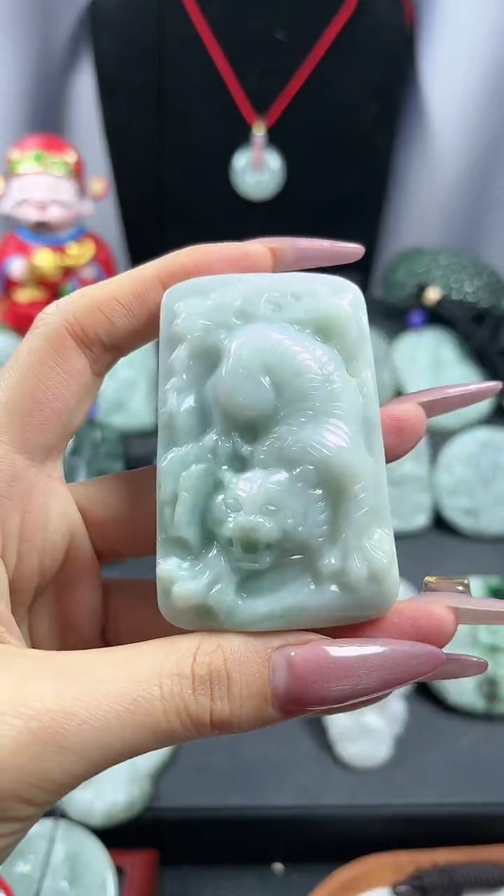 【闪购商品】翡翠颈饰未镶嵌下山虎