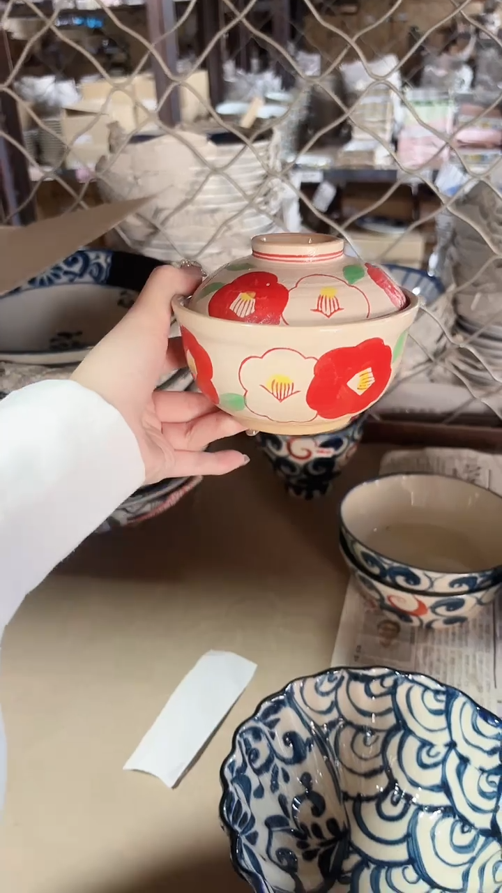 陶瓷濑户烧红花盖碗一个