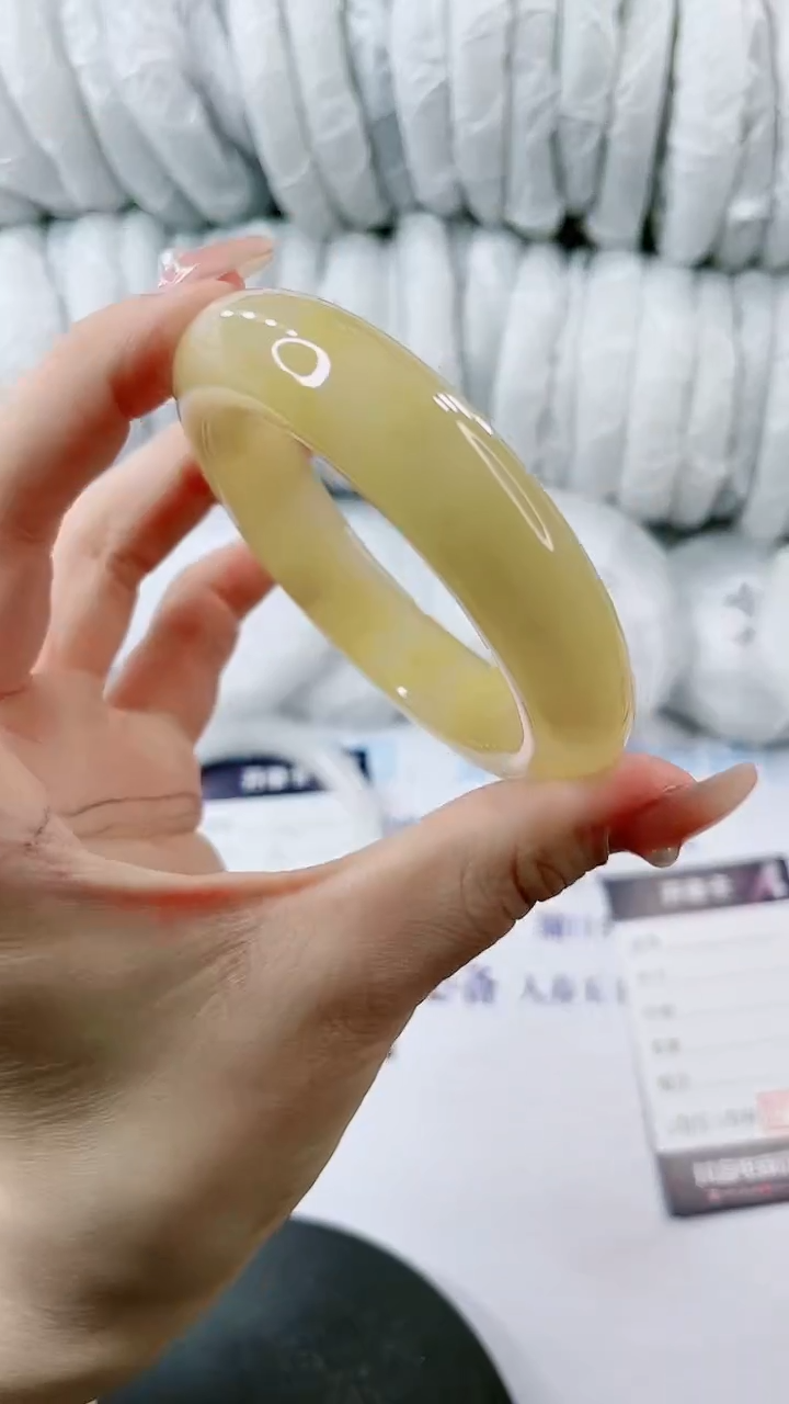 【闪购商品】石英质玉手镯未镶嵌0565270208-多样性发货