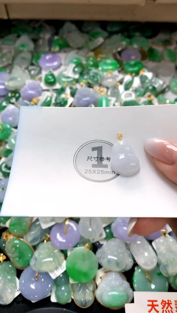 颈饰18K金镶嵌翡翠1111111111111111