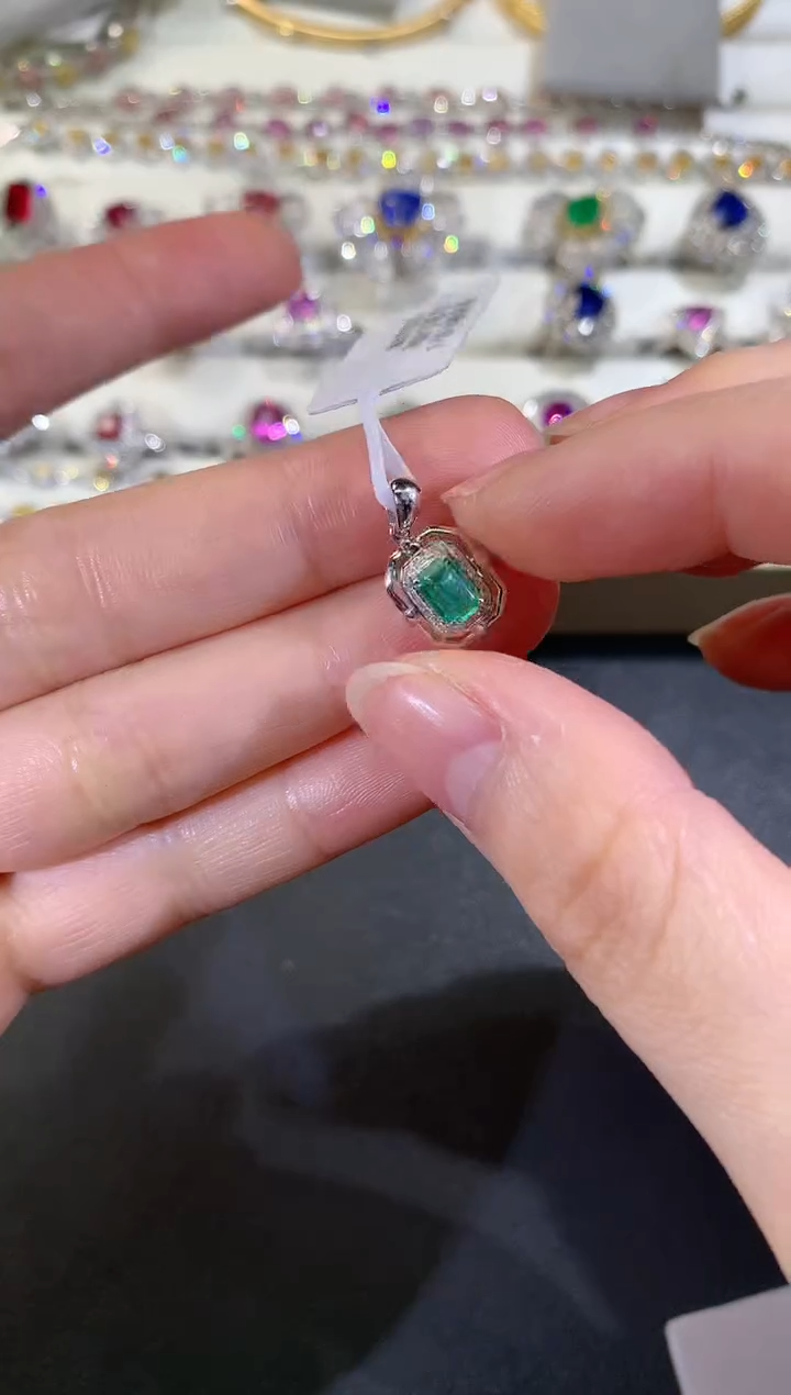 【闪购商品】祖母绿吊坠18K金镶嵌R437|1880