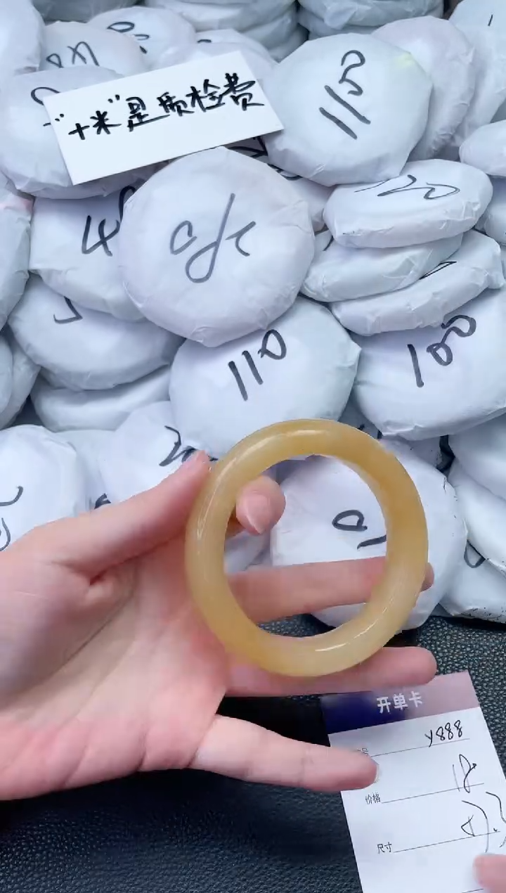 【闪购商品】石英质玉手镯未镶嵌Y888