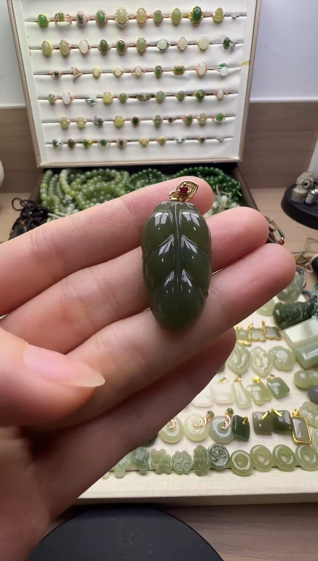 吊坠(赠链)未镶嵌和田玉叶子