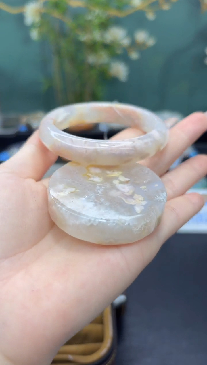 石英质玉未镶嵌手镯A63(57圈赠送镯心)