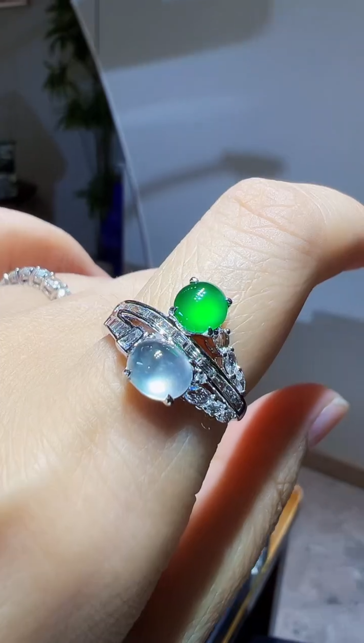 18K金镶嵌戒指翡翠蛋面