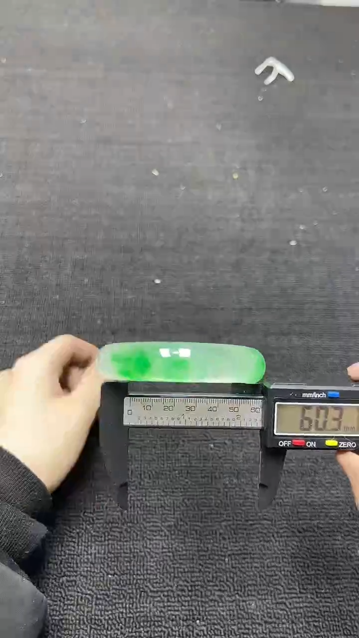 【闪购商品】翡翠手镯未镶嵌精美手镯59