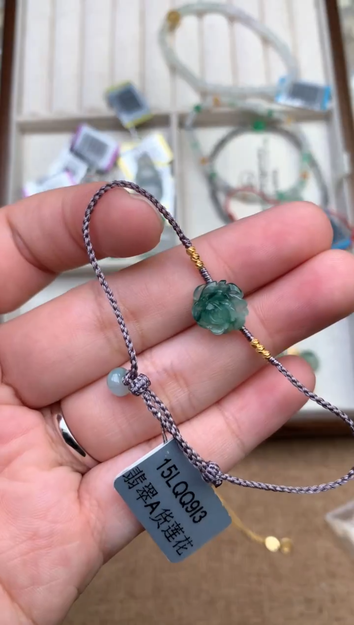 18K金镶嵌挂件翡翠一