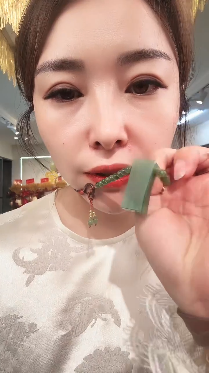 和田玉未镶嵌颈饰吊坠