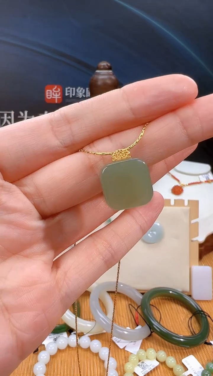 颈饰18K金镶嵌和田玉多样性拍一发一 cg