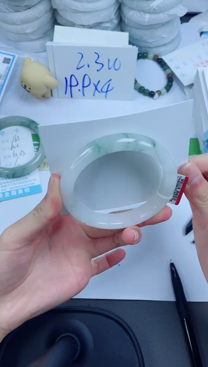 【闪购商品】石英质玉手镯未镶嵌166-60.7