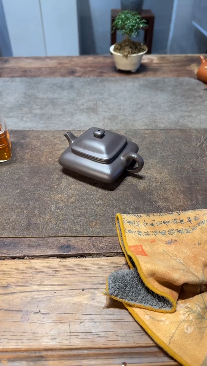 茶壶紫砂何**@寒灰老人老紫泥