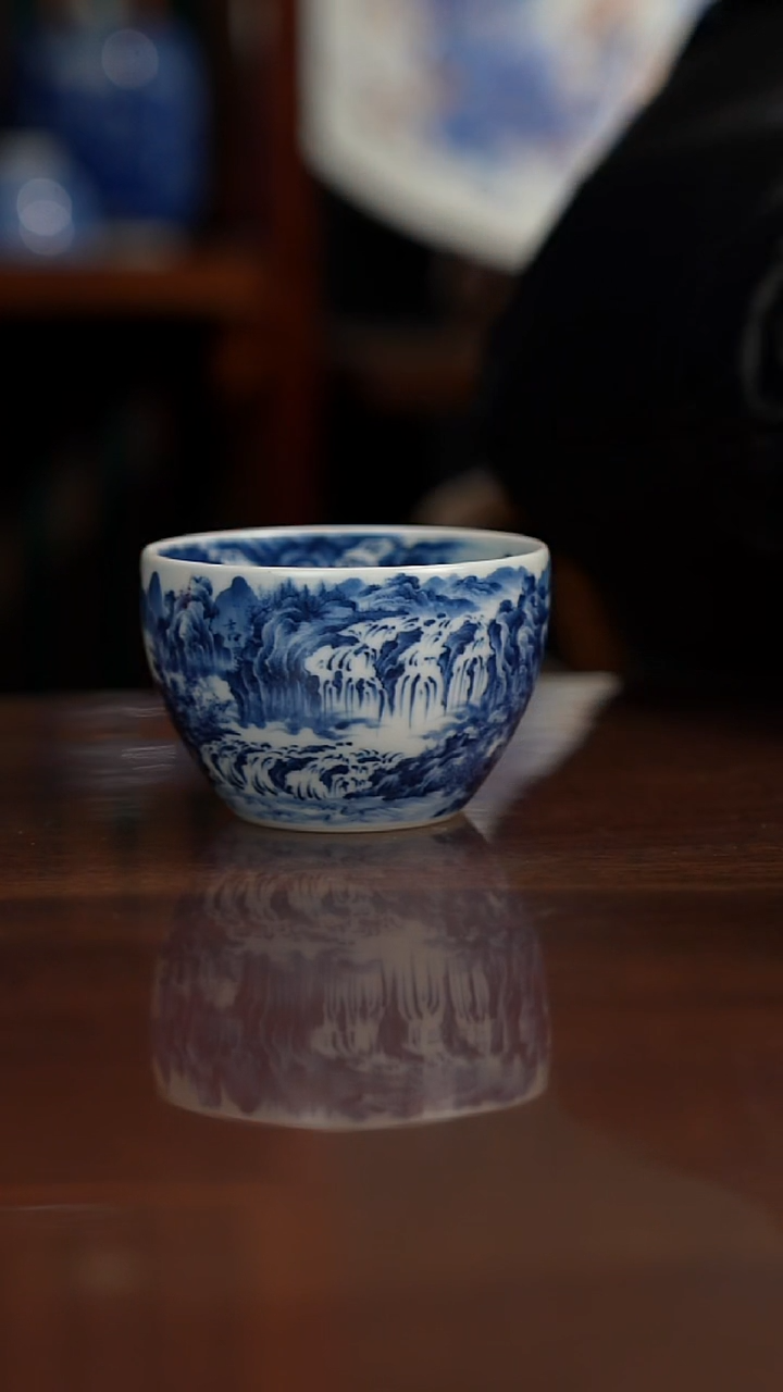 景琳藏青花八吉图