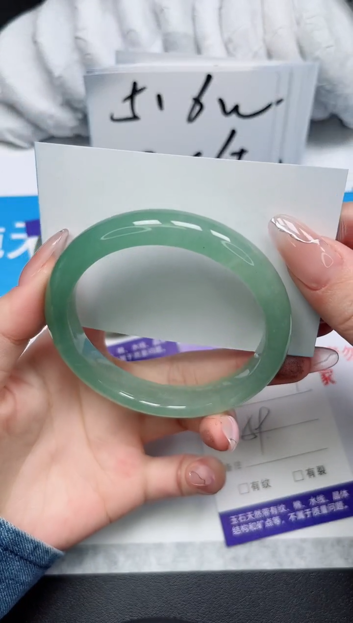 【闪购商品】石英质玉手镯未镶嵌199