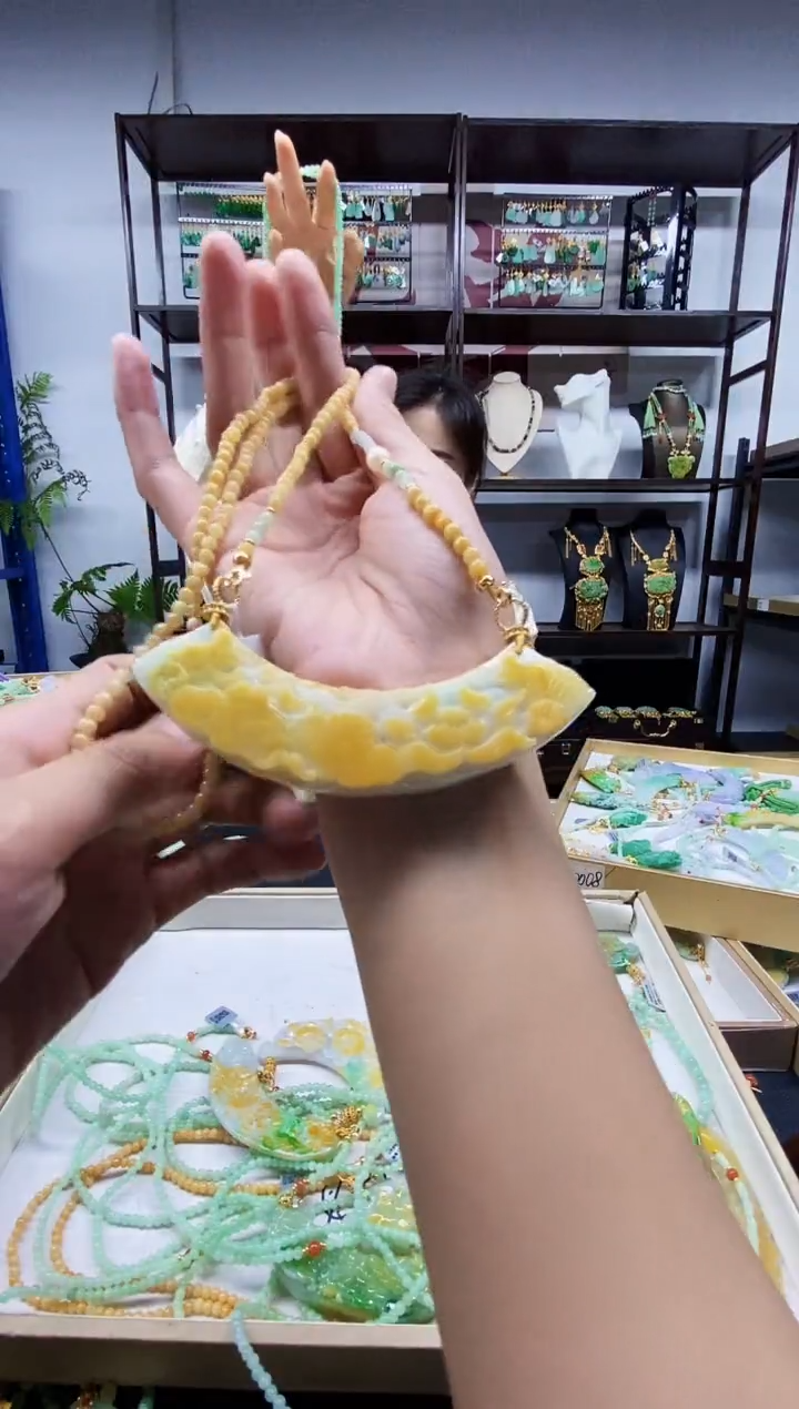 翡翠未镶嵌颈饰翡翠吊坠