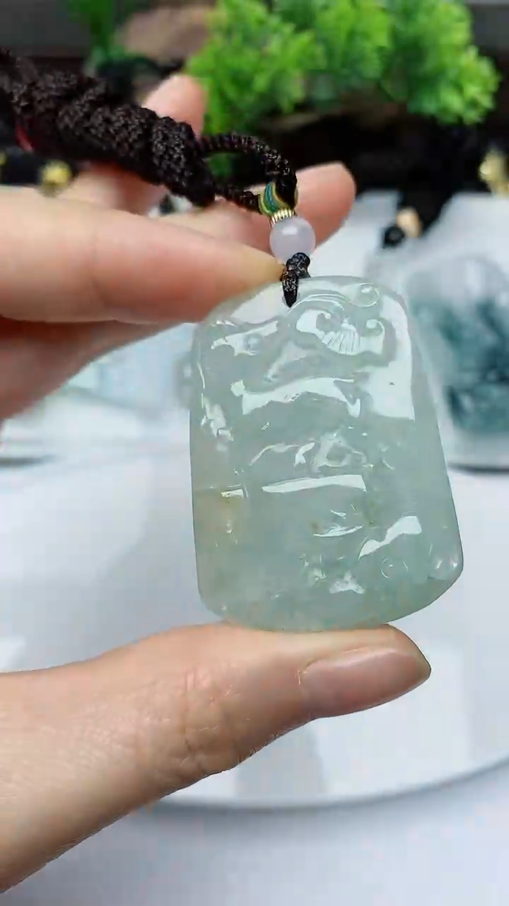 【闪购商品】翡翠颈饰未镶嵌          