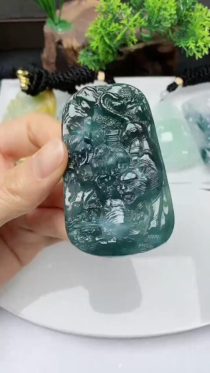 【闪购商品】翡翠颈饰未镶嵌          