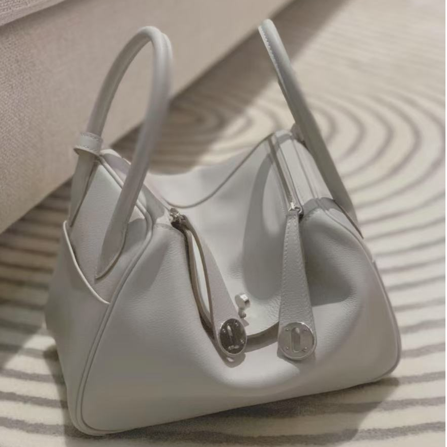 99新 Hermes/爱马仕 lindy30 冰川白 银扣 ec皮 框R刻/单肩包