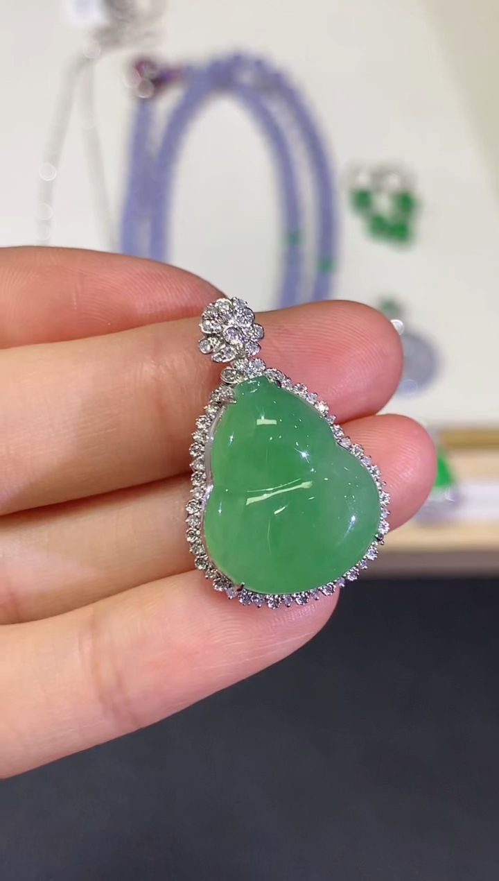 【闪购商品】翡翠颈饰18K金镶嵌团购36