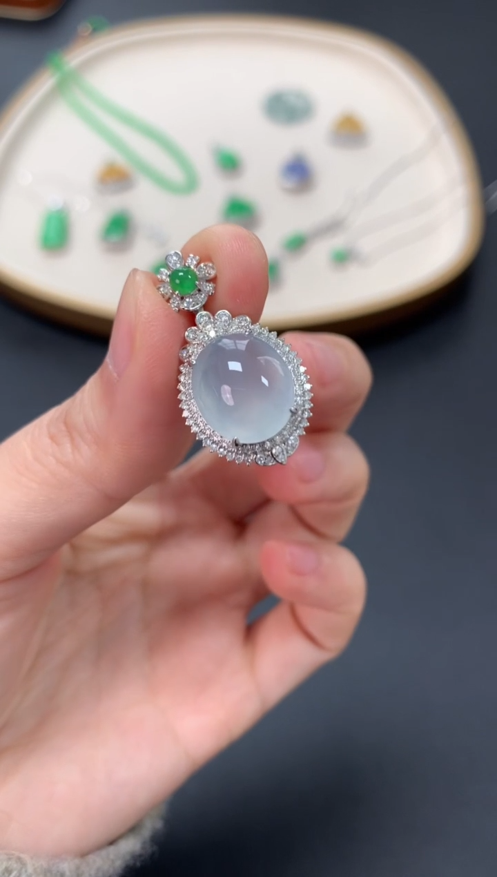 【闪购商品】翡翠吊坠(不含链)18K金镶嵌7980