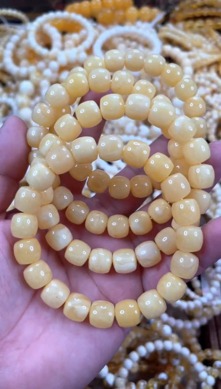 未镶嵌琥珀裸石BB21   11.5左右多样性一条