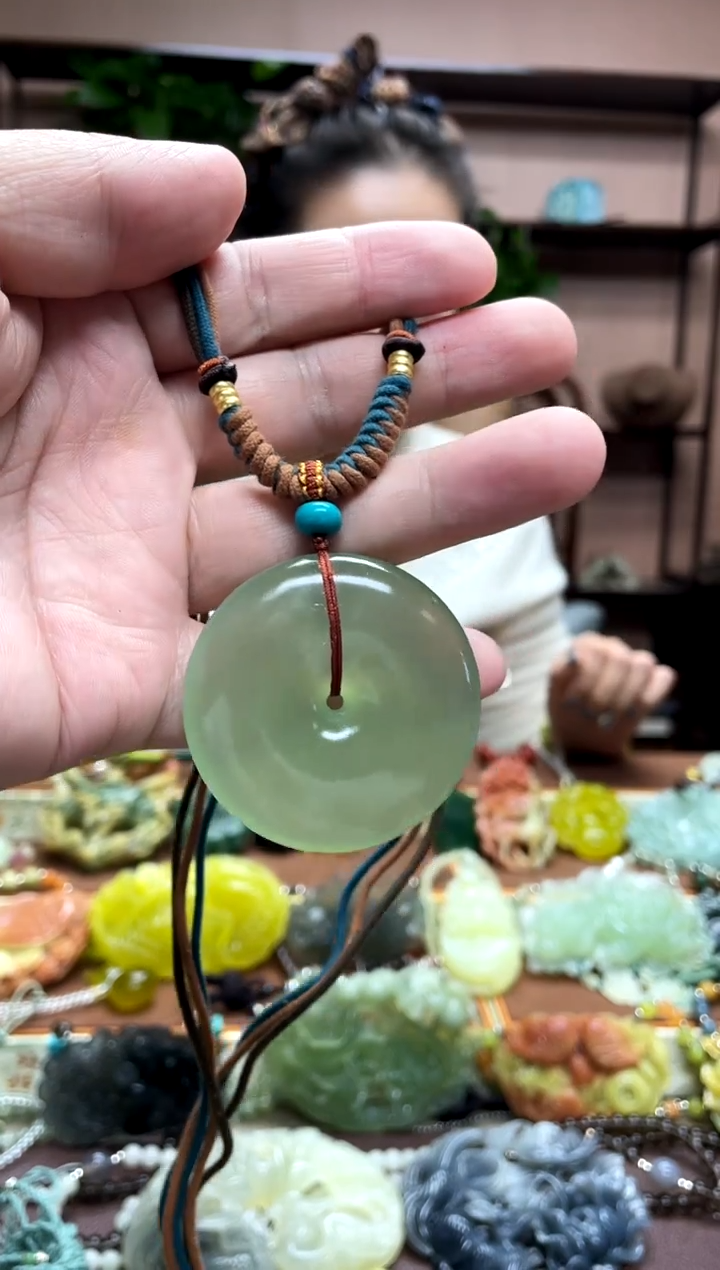 未镶嵌岫玉颈饰霜***?`3