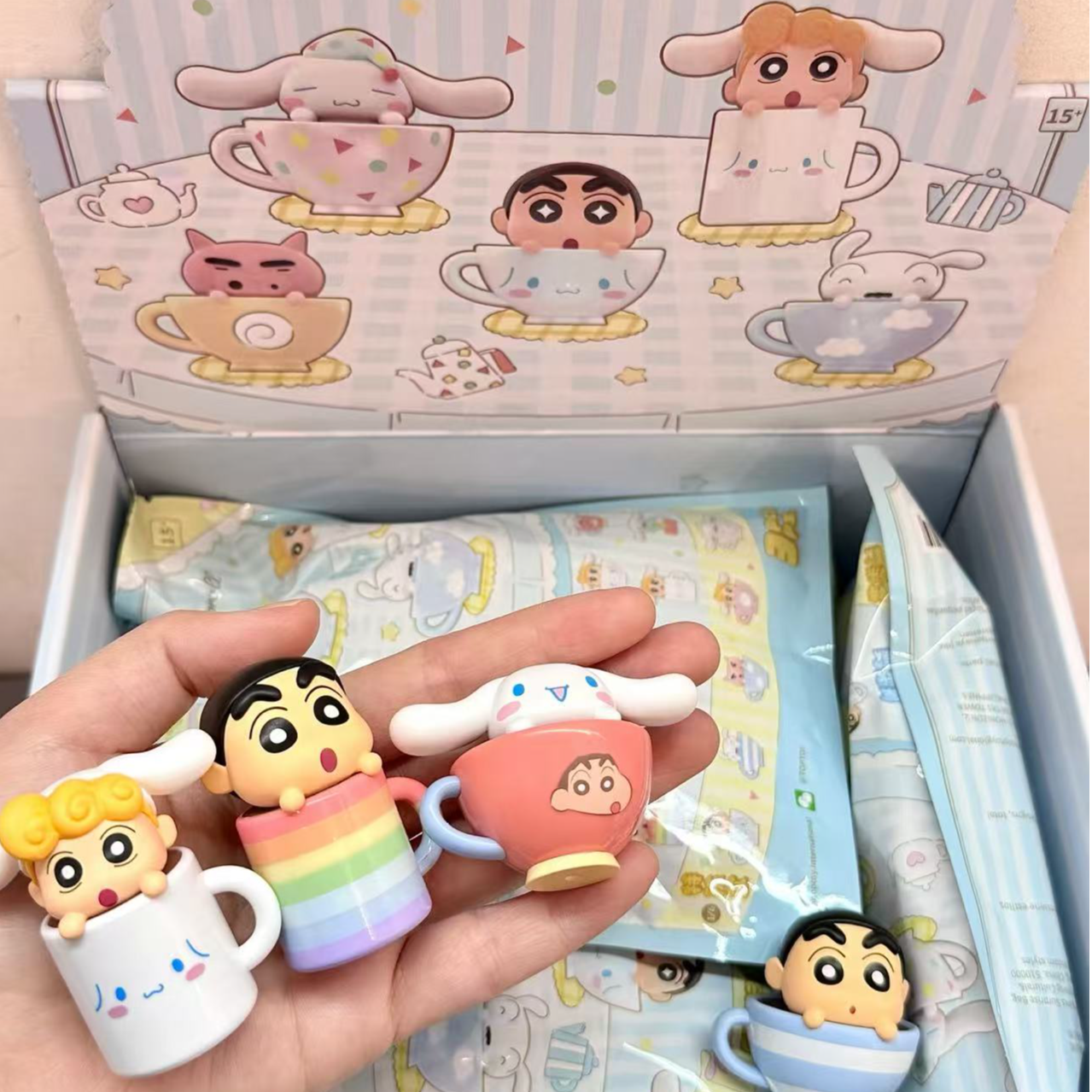 大耳狗X蜡笔小新MINI茶杯萌粒盲盒潮玩公仔摆件手办礼物