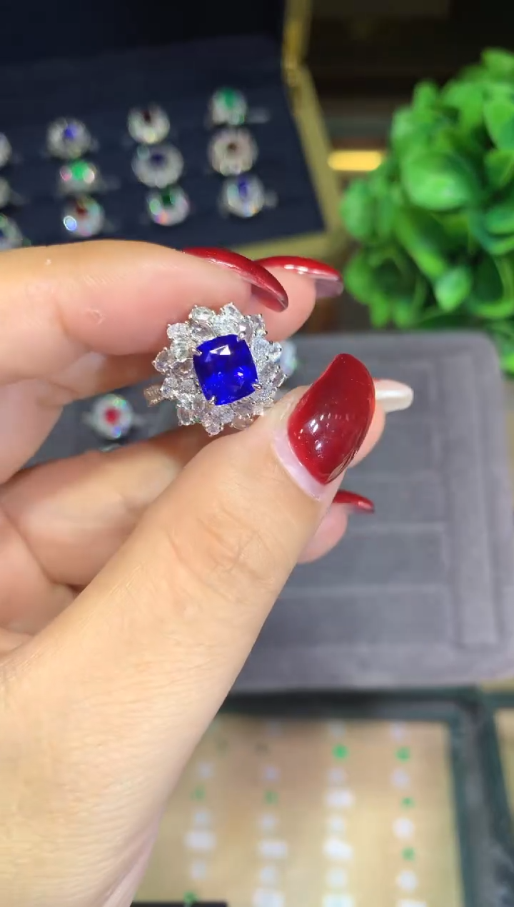 戒指蓝宝石18K金镶嵌3.03ct