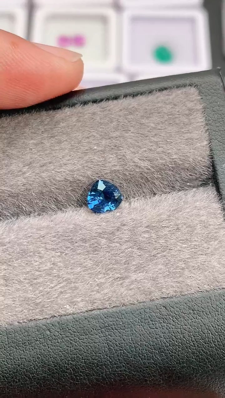 裸石蓝宝石1.03-天然无烧皇家蓝蓝宝石