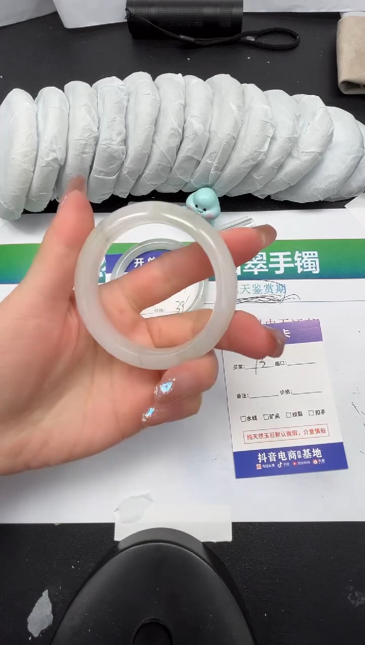 【闪购商品】石英质玉手镯未镶嵌73-52.5