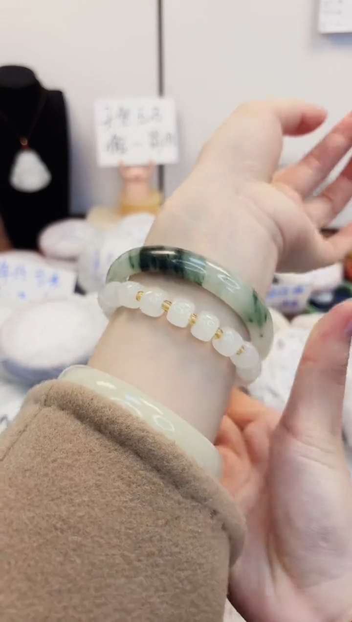 【闪购商品】石英质玉手镯未镶嵌316