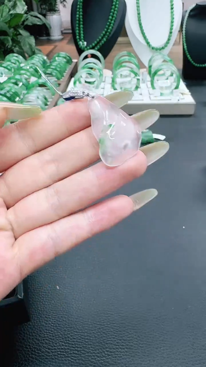 未镶嵌1石英质玉（非洲翠）/8300