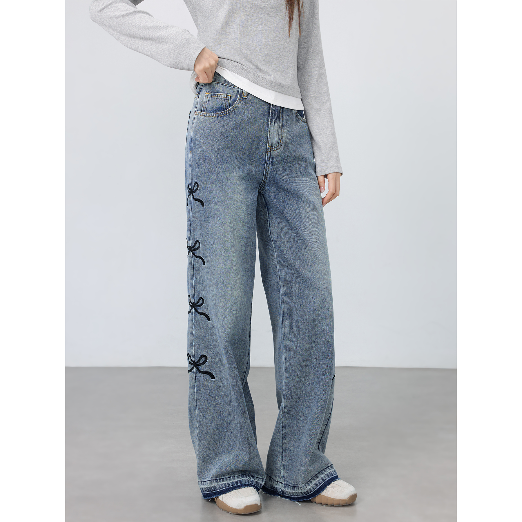  爱蔷薇大码蝴蝶结刺绣牛仔裤阔腿裤宽松2025春季女装裤子GT75685