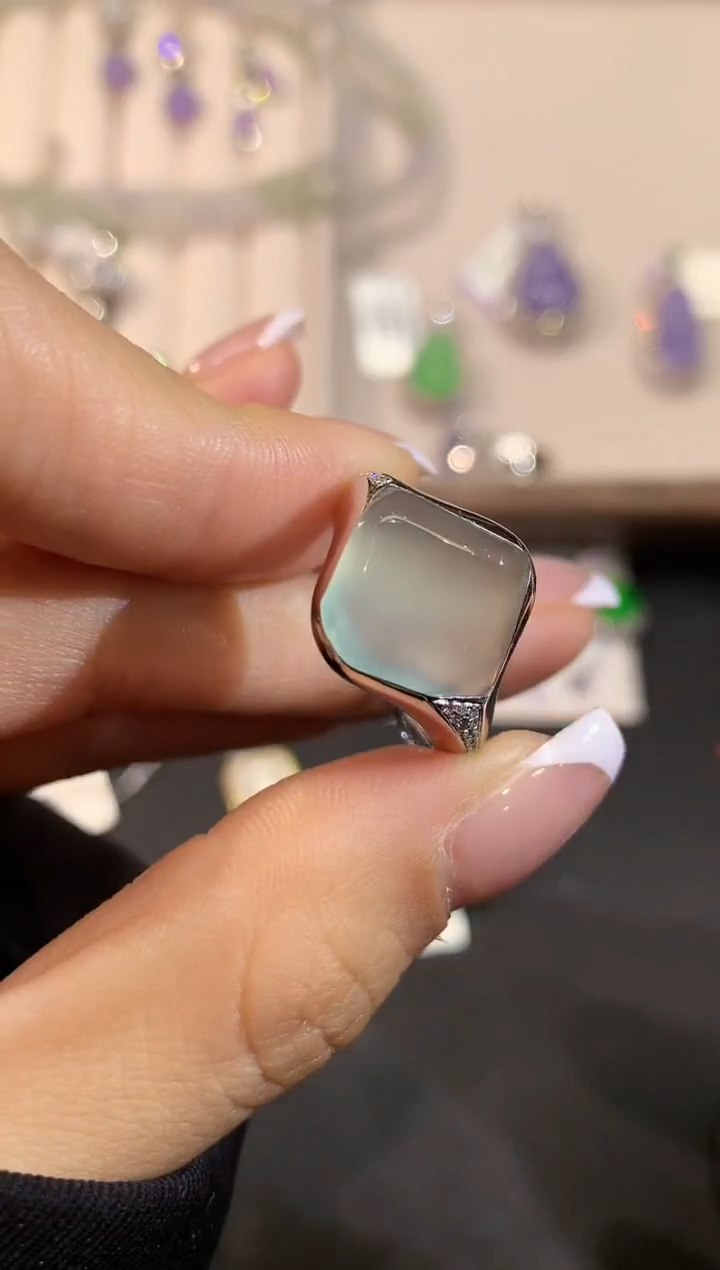 【闪购商品】翡翠戒指18K金镶嵌YJ19659