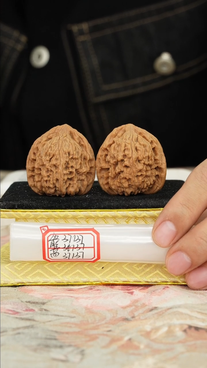 【闪购商品】文玩核桃把件赵喜满南将石
