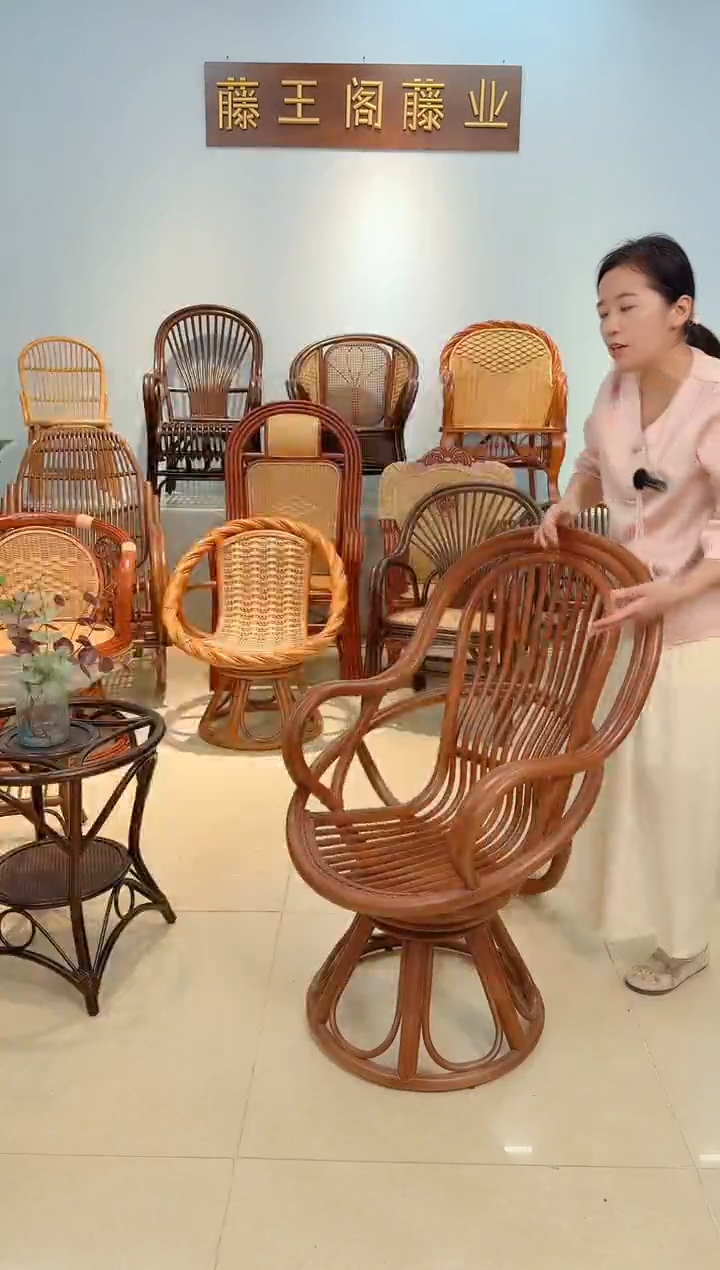 藤两个椅子一个茶几