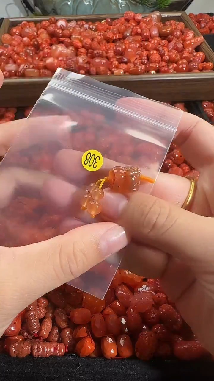 颈饰未镶嵌南红玛瑙1