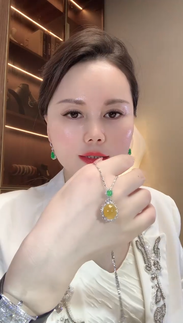 【闪购商品】翡翠吊坠(不含链)18K金镶嵌C131  